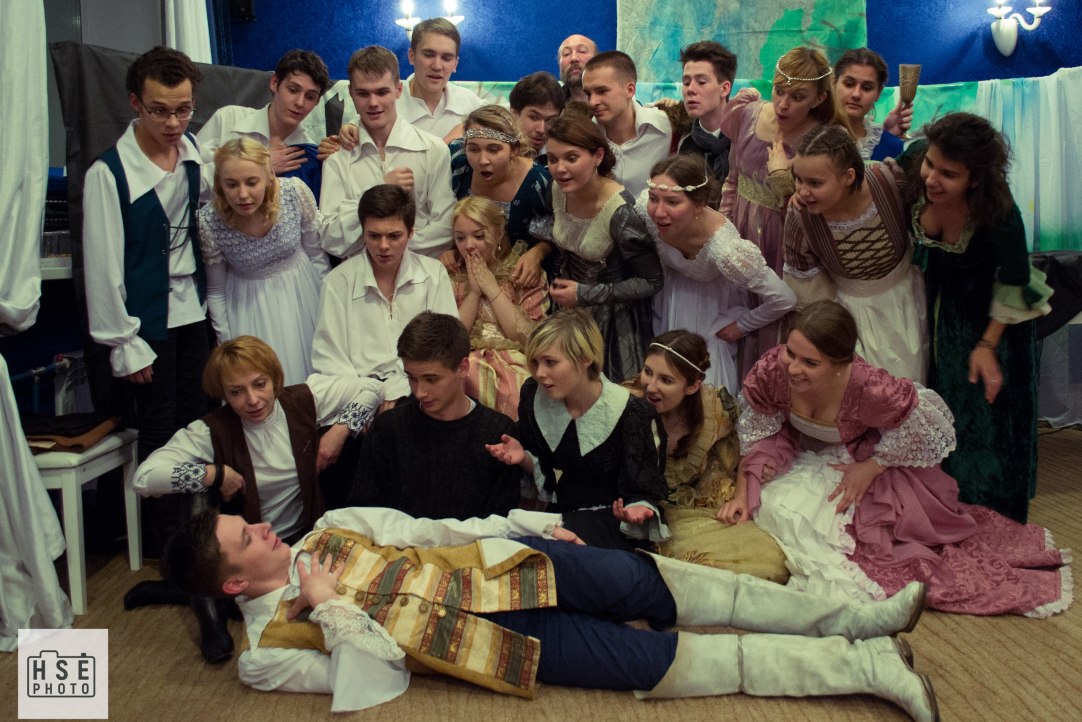 Трагедия стала комедией: на театральном вечере фестиваля ARTFEST студенты поставили пьесу «Ромео и Джульетта»